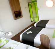 Kamar Tidur 2 greet Hotel Versailles - Voisins Le Bretonneux