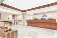 Lobi Days Inn & Suites by Wyndham Seaford