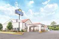 Exterior Days Inn & Suites by Wyndham Seaford