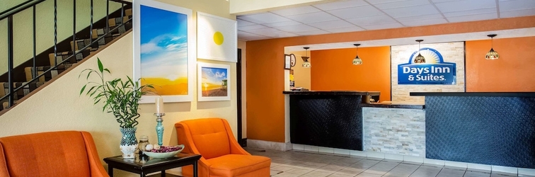 Lobby Days Inn & Suites by Wyndham Stevens Point