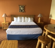 Bedroom 7 Days Inn & Suites by Wyndham Stevens Point