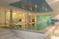 สระว่ายน้ำ Amber Hotel Bavaria