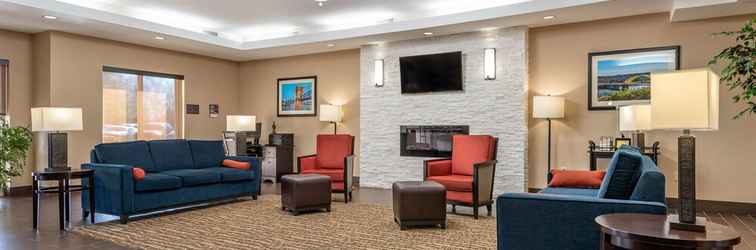 Lobby Comfort Suites Cincinnati Airport