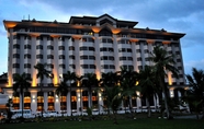 Exterior 2 Mulia Hotel