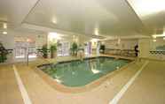 Kolam Renang 2 Fairfield Inn & Suites by Marriott Greensboro Wendover