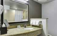 In-room Bathroom 5 Courtyard by Marriott Anniston Oxford