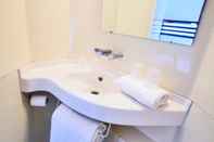 In-room Bathroom Premiere Classe Reims Sud Bezannes