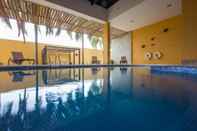 Swimming Pool Holiday Inn Express Nuevo Laredo, an IHG Hotel