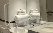Toilet Kamar 7 Future Inn Plymouth