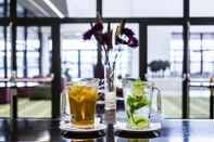 Bar, Kafe, dan Lounge Courtyard by Marriott Prague Airport