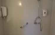 In-room Bathroom 5 Premiere Classe Bordeaux Ouest - Eysines