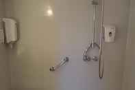 In-room Bathroom Premiere Classe Bordeaux Ouest - Eysines