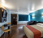 Bedroom 6 Motel 6 Missoula, MT - University