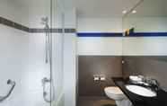 In-room Bathroom 7 Park Inn by Radisson Liege Airport