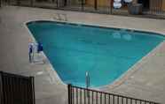 Swimming Pool 2 Best Economy Inn n Suites