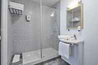 In-room Bathroom Premiere Classe Avignon Sud - Parc des Expositions