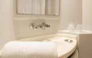 In-room Bathroom 4 Premiere Classe Chambery