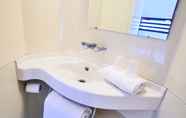 In-room Bathroom 3 Premiere Classe Chambery