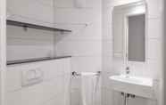 In-room Bathroom 3 Premiere Classe Lyon Centre - Gare Part Dieu