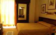 ห้องนอน 5 Claridge Hotel