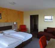 Bedroom 2 Gasthof Hotel Zum Ross