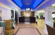 Lobby 6 Days Inn & Suites by Wyndham Lakeland