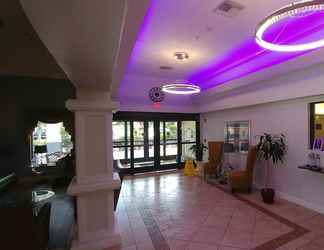 Lobby 2 Days Inn & Suites by Wyndham Lakeland