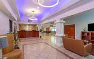 Sảnh chờ 2 Days Inn & Suites by Wyndham Lakeland