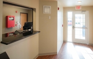 Lobi 4 WoodSpring Suites Greenville Central I-85