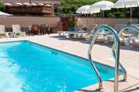 Hồ bơi Best Western Hotel & SPA Le Schoenenbourg