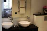 In-room Bathroom Continental du Sud