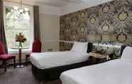 Phòng ngủ 4 Risley Hall Hotel