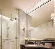 In-room Bathroom 7 JW Marriott Hotel Chongqing