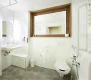 In-room Bathroom 3 Campanile - Warszawa Varsovie