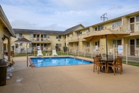 Swimming Pool Three Rivers Inn