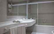 In-room Bathroom 5 Hotel Salus Terme - Adults Only