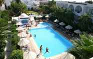 Swimming Pool 2 Hotel Emira