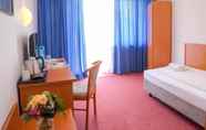 Bedroom 7 Hotel Himalaya Frankfurt City Messe