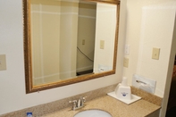 In-room Bathroom Americas Best Value Inn Ft. Jackson