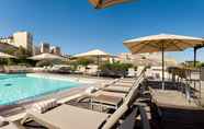 Swimming Pool 2 Radisson Blu Hotel, Marseille Vieux Port