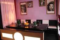 Bar, Kafe, dan Lounge Rodes