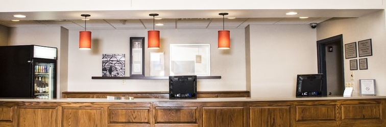 Lobby Country Inn & Suites by Radisson, Winchester, VA