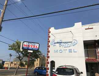 Exterior 2 La Fontana Motel