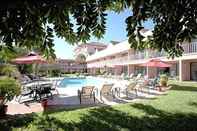 Swimming Pool The Inn at Cocoa Beach