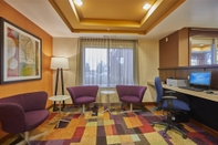 Functional Hall Fairfield Inn & Suites by Marriott Burlington