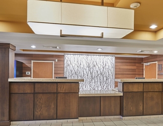 Lobi 2 Fairfield Inn & Suites by Marriott Burlington