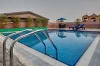 Swimming Pool Golden Tulip Al Barsha