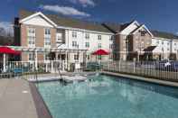 Swimming Pool TownePlace Suites by Marriott Suffolk Chesapeake