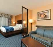 Bedroom 6 Comfort Suites near MCAS Beaufort