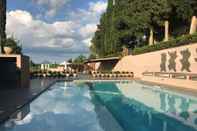 Swimming Pool Castel Porrona Relais & Spa